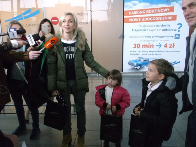 Sylwia Zadumińska to 10-milionowy pasażer wrocławskiego lotniska. Przyleciała z Warszawy wraz z rodziną, by odwiedzić zoo.