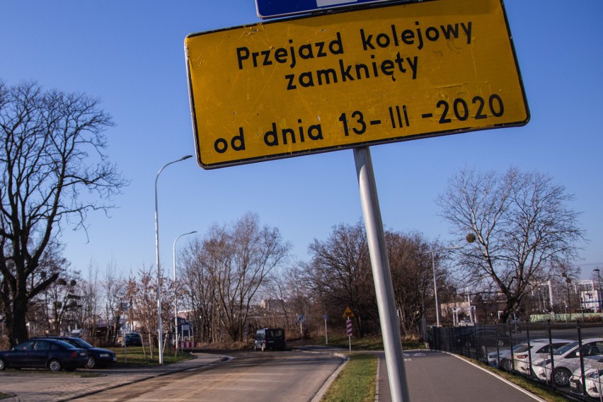 Przejazd kolejowy pomiędzy Wrocławskim Parkiem Przemysłowym...