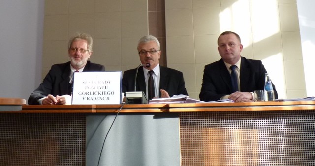 Roman Dziubina (od lewej) i Marek Bugno będą walczyć o mandat radnego. Jan Przybylski chce być wójtem gminy Gorlice