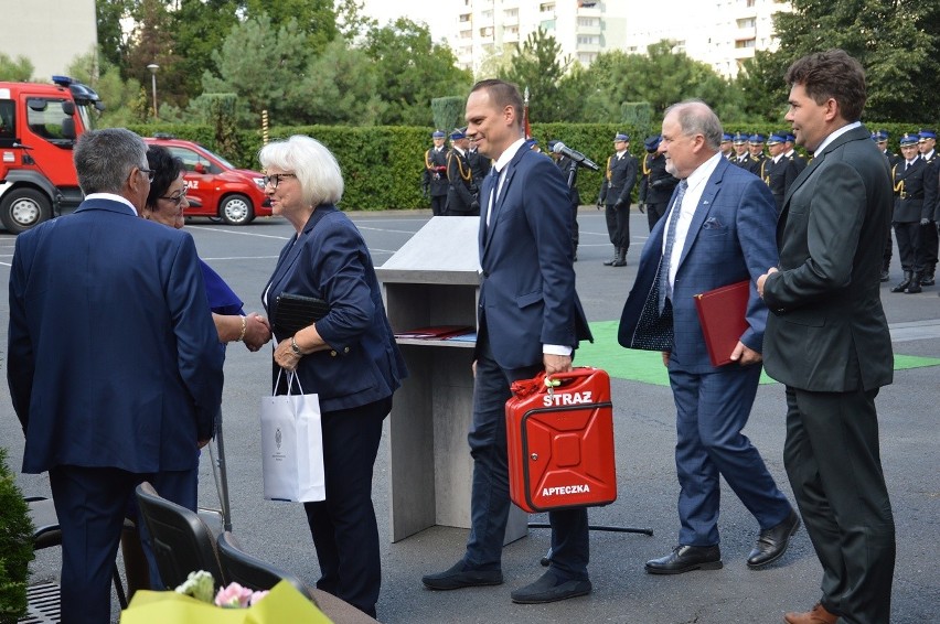 Stalowa Wola. Komendant strażaków przeszedł w piątek na „zaopatrzenie emerytalne” [ZDJĘCIA]