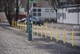 Parking przy dworcu PKP w Gnieźnie stał się płatny. Ubyło około 100 darmowych miejsc postojowych