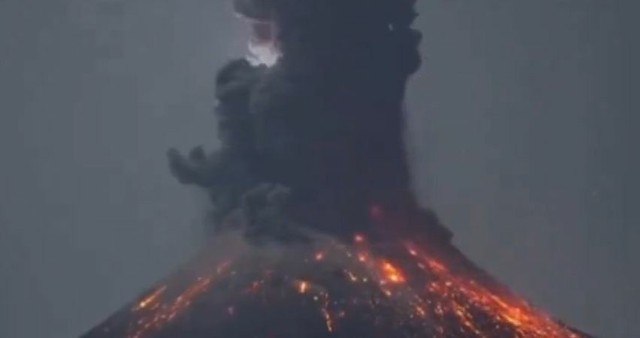 Na japońskiej wyspie Suwanose doszło do erupcji wulkanu.
