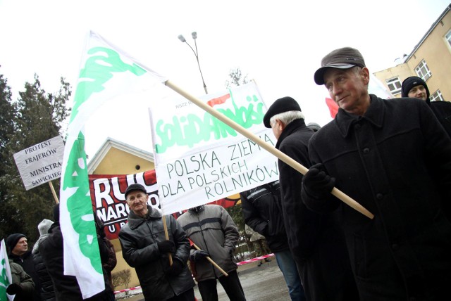 Protest rolników przed Lubelskim Urzędem Wojewódzkim