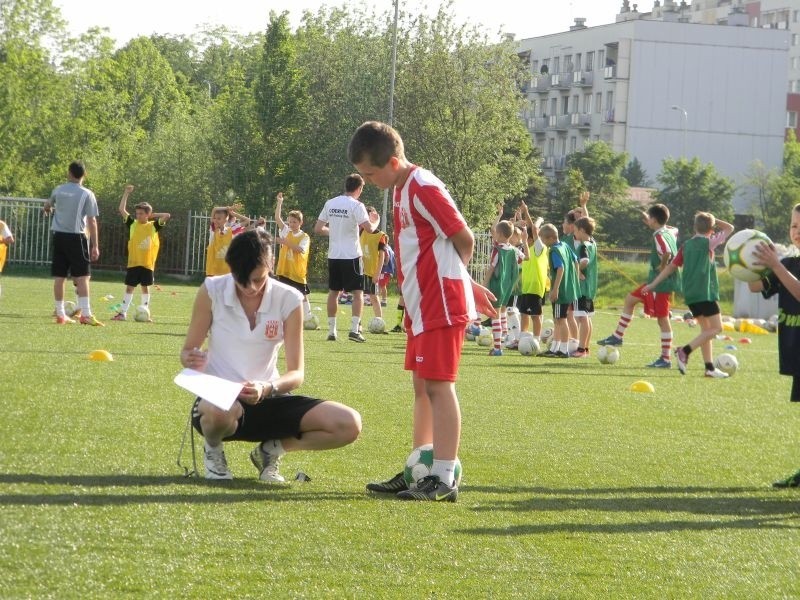 Blisko 150 młodych adeptów piłki nożnej z roczników od 2006...