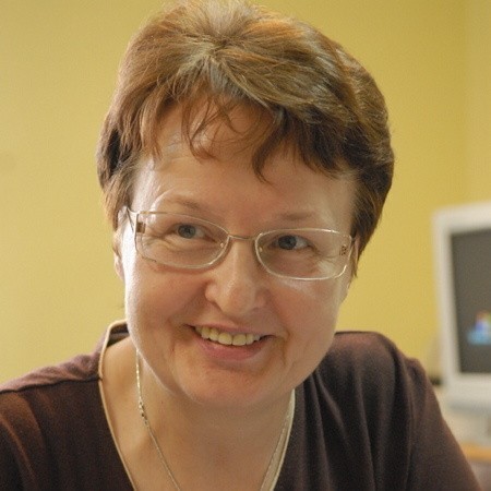 Janina Ledzianowska szefową USC jest od 1974 r. Ma dwie córki: Agnieszkę i Irenę oraz dwóch wnuków. Wolny czas poświęca 6-letniemu Michałowi.