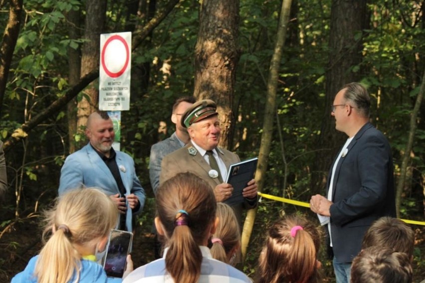 Ścieżka powstała dzięki wspólnej inicjatywie Nadleśniczego...