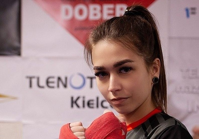 Paulina Ślewa z Uczniowskiego Klubu Bokserskiego Fighter...