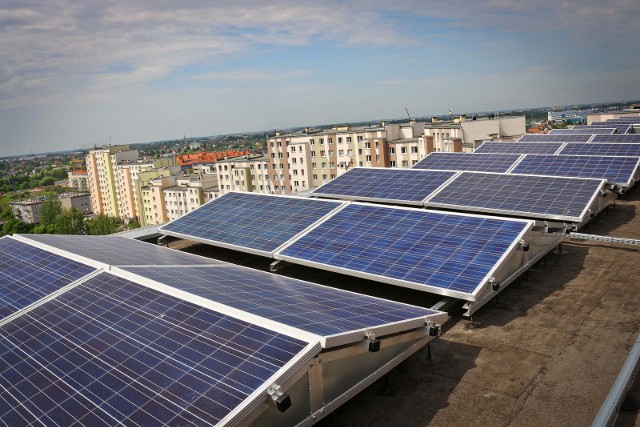 Resort rozwoju i technologii zapowiedział wprowadzenie rozwiązań mających zachęcić Polaków do stosowania odnawialnych źródeł energii (OZE), w tym fotowoltaiki.