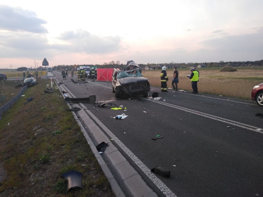 Śmiertelny wypadek pod Kamieńskiem. Zginęły dwie osoby