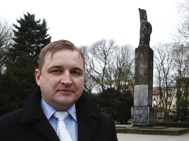 Włodzimierz Nowak: Ten pomnik to szyderstwo z historii i narodu polskiego i profanacja placu Ofiar Getta