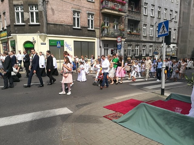 Przez centrum Katowic przeszła procesja Bożego Ciała