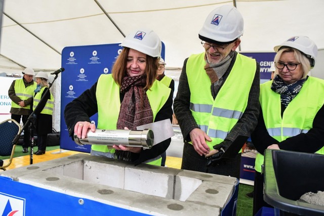 Szpital Uniwersytecki nr 2 im  Biziela zyska nowoczesny budynek. W poniedziałek (13 grudnia) odbyło się uroczyste podpisanie i wmurowanie aktu erekcyjnego.