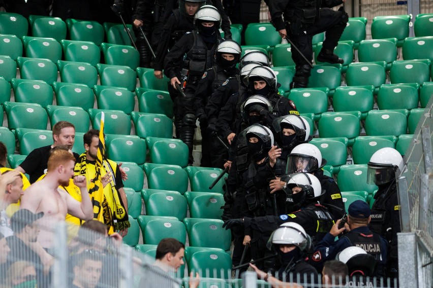 Legia - Borussia, zamieszki na stadionie