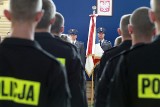 Ślubowanie policjantów w Łodzi. 21 nowych funkcjonariuszy zostało przyjętych do policji [ZDJĘCIA, FILM]