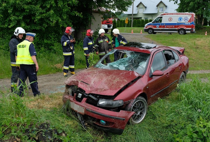 Do wypadku doszło w niedzielę na drodze wojewódzkiej nr 884...