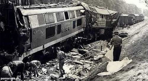 Katastrofa pod Otłoczynem. Zmiażdżone lokomotywy i wagony