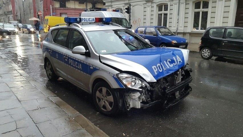 Zderzenie radiowozu na ulicy Gdańskiej. Cztery osoby ranne