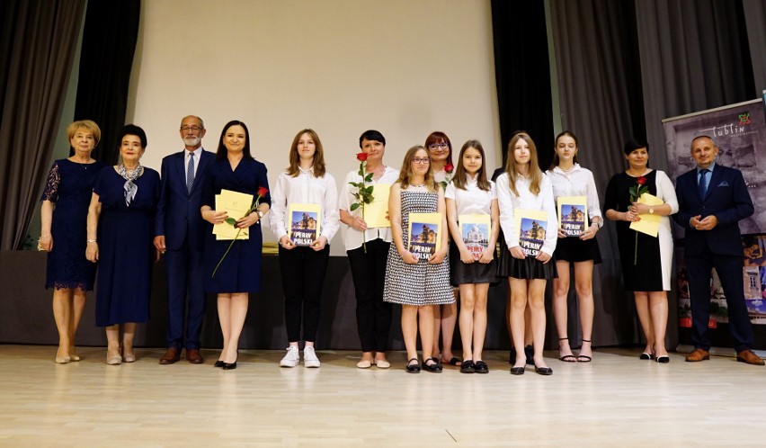 Najzdolniejsi uczniowie z Lublina otrzymali puchary i stypendia za osiągnięcia naukowe. Zobacz naszą fotorelację