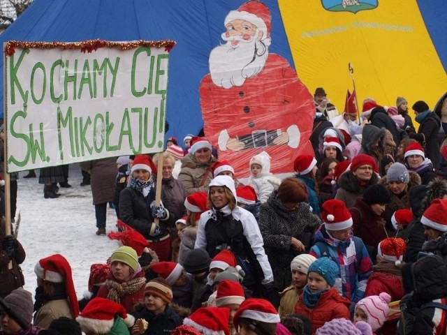 Zabawa "I Ty możesz zostać Świętym Mikołajem" ściągnęła tłumy