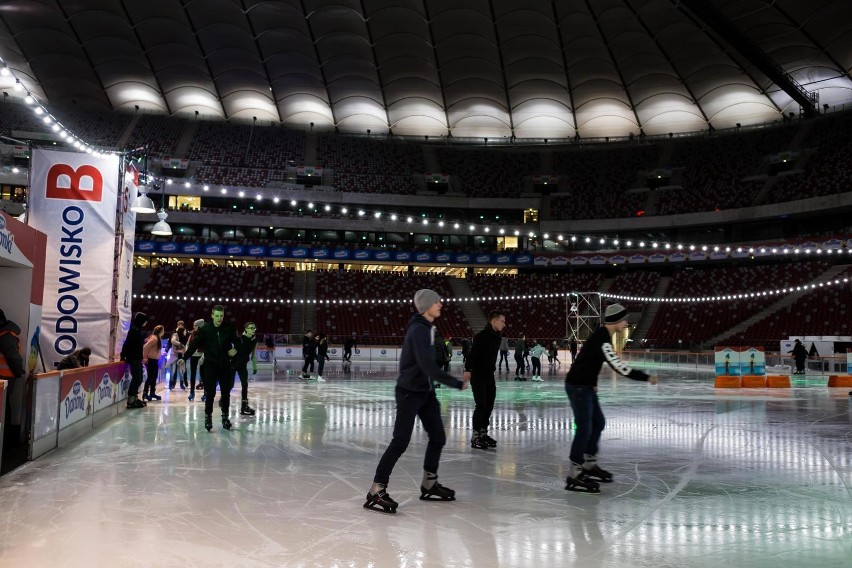 Tak wygląda lodowisko na stadionie w Warszawie czyli Zimowy...