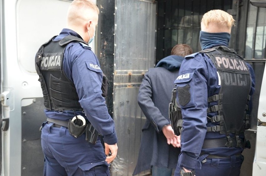 Gdańsk: Ukradł samochód, właścicielowi groził nożem. Był pijany. 36-latkowi grozi nawet 8 lat więżienia 