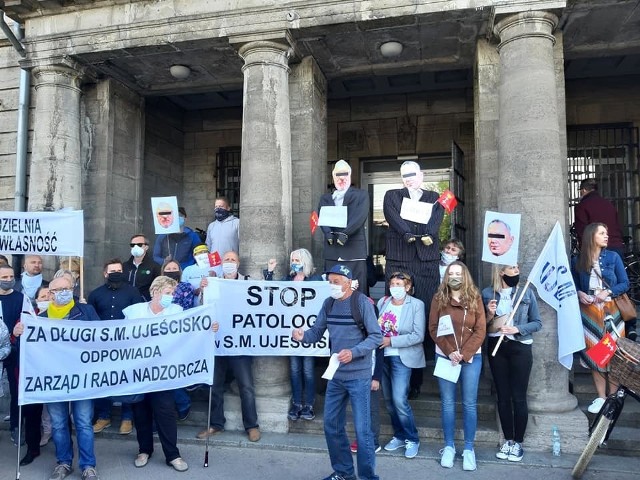 Protest mieszkańców Ujeściska pod Prokuraturą Okręgową w Gdańsku