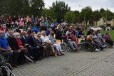 Obchody Dnia Godności Osób z Niepełnosprawnością w Jędrzejowie. Spotkanie uświetnił występ zespołu "Grześki" (ZDJĘCIA)