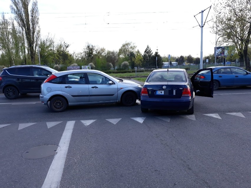 Wypadek na Lotniczej. Kobieta wjechała na czerwonym? (ZDJĘCIA)