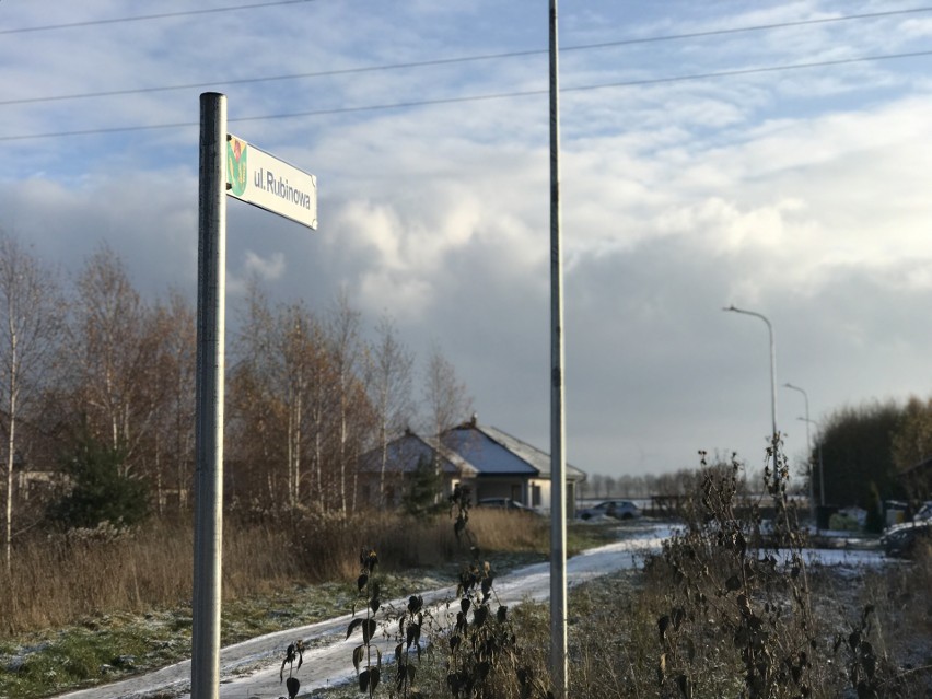 Mieszkał na ulicy Tęczowej, a obudził się na... Rubinowej. Nieoczekiwana zmiana dla mieszkańca gminy Kobylnica