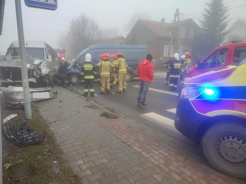 Koszmarny wypadek pod Krakowem. Bus skończył na ścianie domu