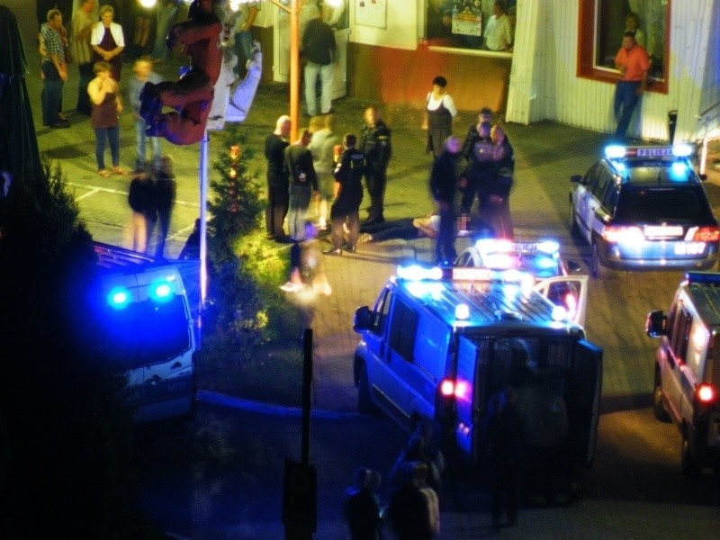 Ul. Wierzbowa. Interwencja policji przed klubem (zdjęcia)