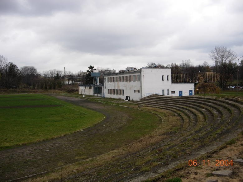 15 lat minęło...Zobaczcie jak powstawał stadion piłkarski w Kielcach. Od Błękitnych Kielce do Suzuki Areny [WYJATKOWE ZDJĘCIA]