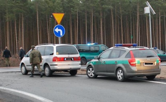 Volkswagen sharan - jeden z dwóch zatrzymanych dzisiaj przez straż graniczną pojazdów.