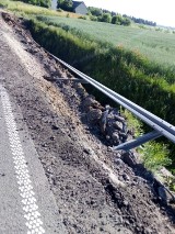 Wypadek w Stanisławowie pod Uniejowem. Przewróciła się ciężarówka z gorącą masą asfaltową. Droga 473 zablokowana (ZDJĘCIA)
