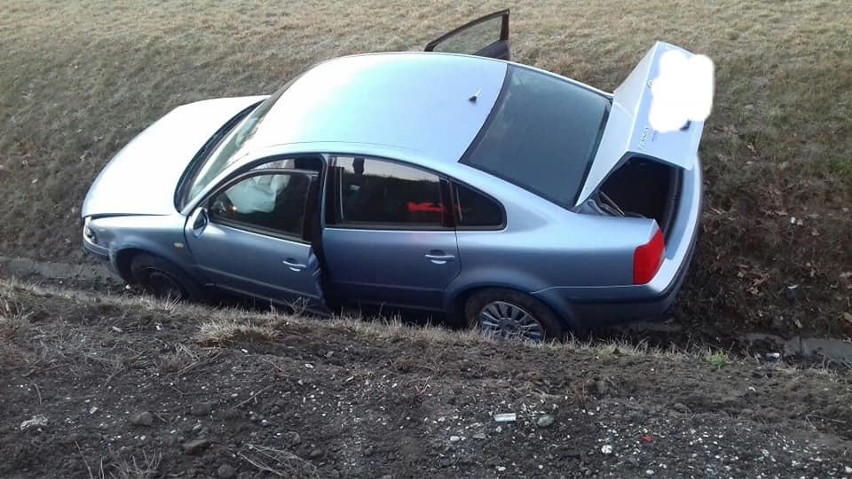 Wypadek i dachowanie na A4 pod Wrocławiem (ZDJĘCIA)