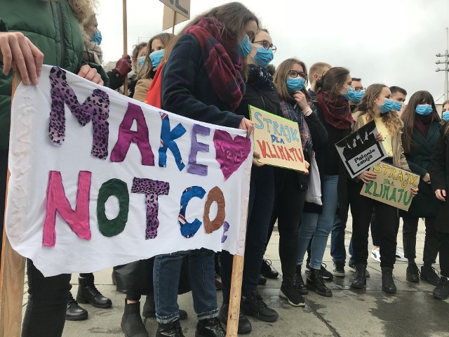 Tłumy uczniów na Młodzieżowym Strajku Klimatycznym w Katowicach