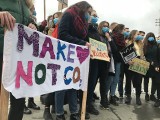 Strajk Klimatyczny w Katowicach: Węgiel tylko na biegunkę! Tłumy uczniów na Rynku ZDJĘCIA