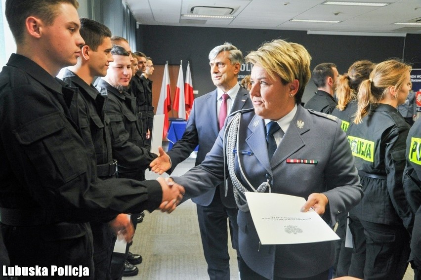 Komendanci powiatowi oraz komendant wojewódzki policji,...