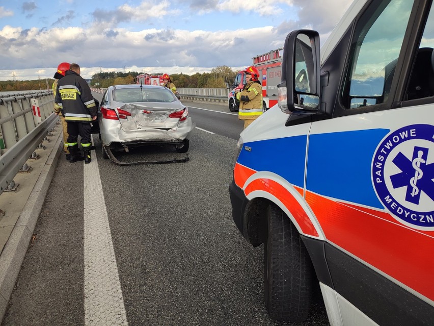 Wypadek na S8. 18.10.2021 zderzyły się dwa samochody