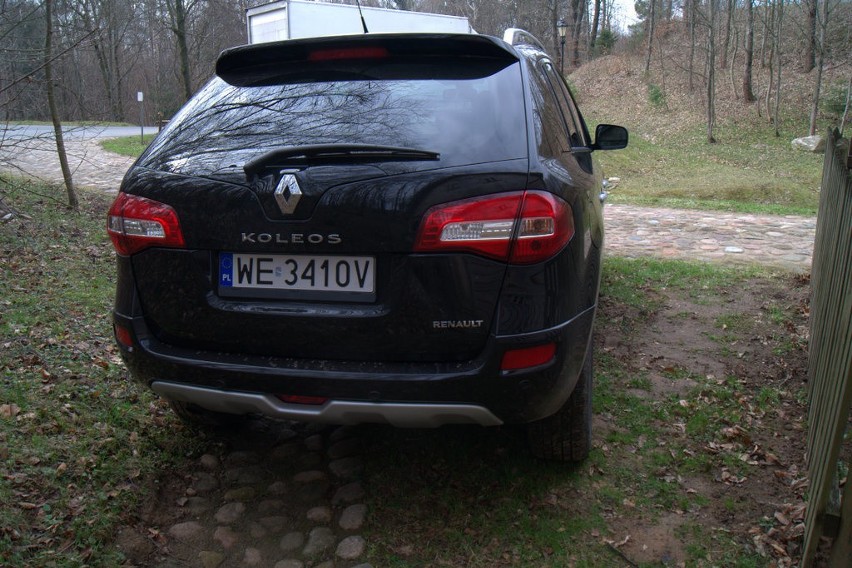 Renault Koleos, który do salonów w Europie trafił w 2008...