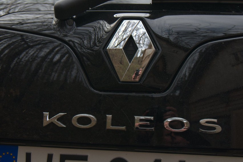 Renault Koleos, który do salonów w Europie trafił w 2008...