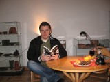 Radomski pisarz, Grzegorz Bartos, zaprosił swoich fanów do biblioteki