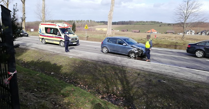 Wypadek radiowozu koło Bydlina. Utrudnienia na DK 21[ZDJĘCIA]