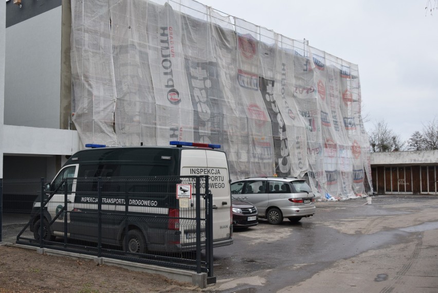 Ostrołęka. „Pałacyk” przy ul. Fieldorfa „Nila” przechodzi kolejny etap modernizacji. 29.11.2020