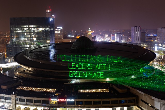 W niedzielę 9 grudnia wieczorem aktywiści Greenpeace wyświetlili na dachu katowickiego Spodka, w którym trwają obrady szczytu klimatycznego, hasła wzywające światowych przywódców do działania