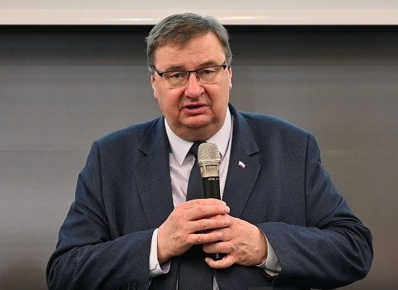 Sekretarz stanu w ministerstwie rolnictwa Szymon Giżyński...