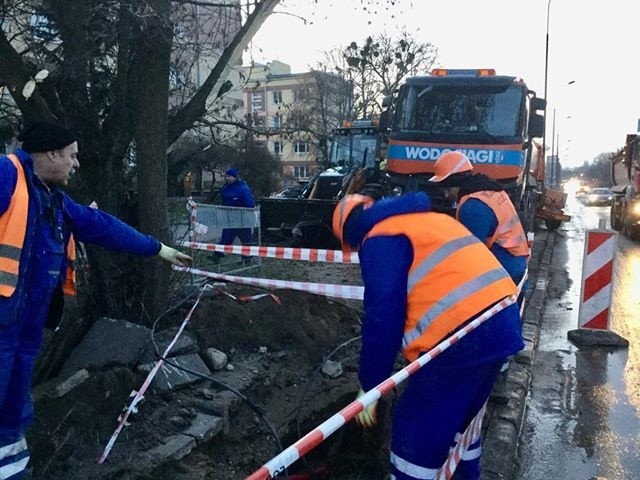 Utrudnienia przy Lutomierskiej i Klonowej! ZDJĘCIA