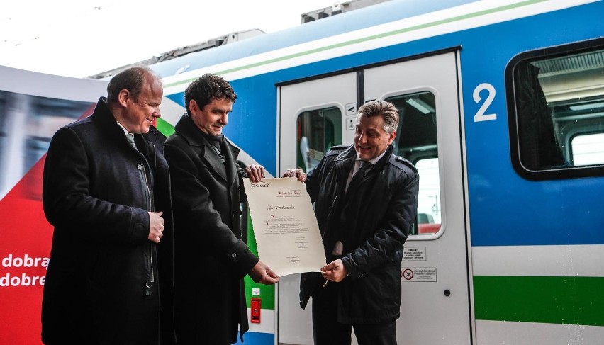 Bydgoska PESA dostarczyła na Podkarpacie 3 pociągi elektryczne Elf 2 [ZDJĘCIA, WIDEO]