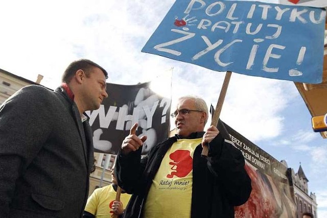 Antyaborcyjna pikieta przed biurem posłów Platformy Obywatelskiej.