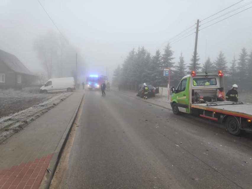 Gniła. Wypadek z udziałem trzech aut osobowych na drodze powiatowej w stronę Krypna [ZDJĘCIA]